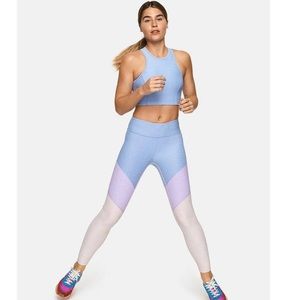 Outdoor Voices Workout Set with 7/8 Springs
Leggings & sports bra lilac dahlia M